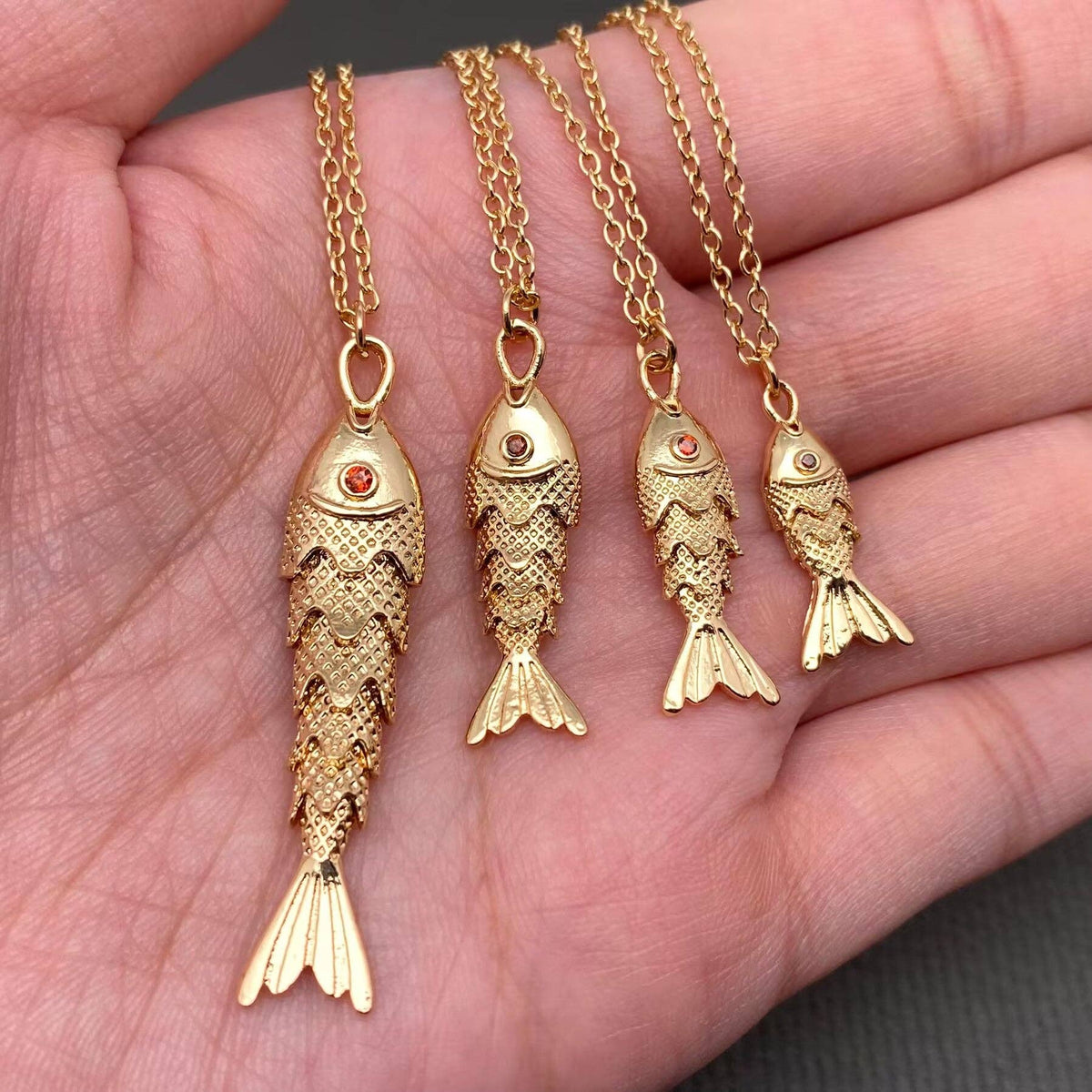 Swinging Tail Fish Charm Gold-plated Necklace: 5 Fish Scales